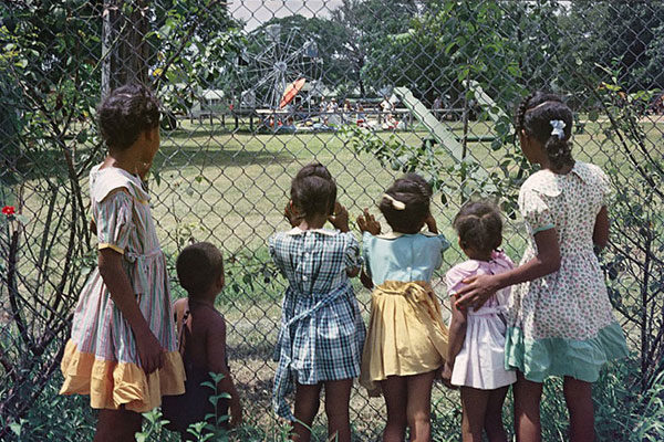 Observando desde afuera, 1956