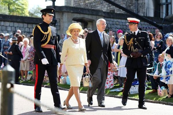 El ex primer ministro John Major y su esposa