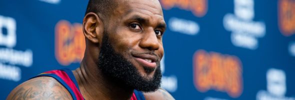 LeBron James se rinde ante el triple de Durant