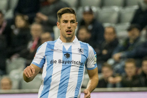 Milos Degenek