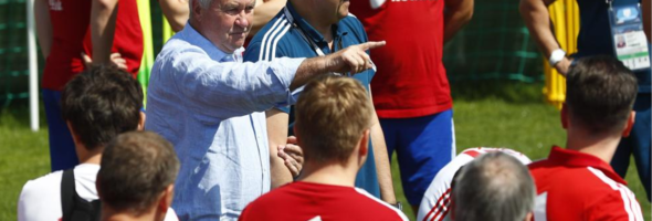 Ex director técnico de Rusia se presentó en el entrenamiento de la selección