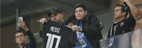 Maradona cae en grave estado de salud luego de celebrar el segundo gol de Argentina