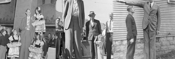 Fotos antigua del hombre más alto del mundo