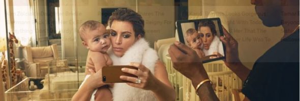 Kim Kardashian posó con su bebé Chicago para promocionar línea de belleza