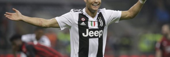 Cristiano Ronaldo aparece en los vestidores con un look al estilo de Súper Mario