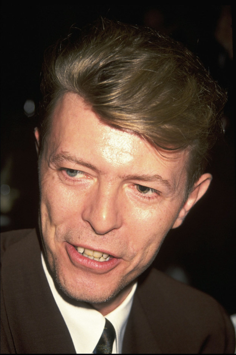 David Bowie tiene ojos de colores diferentes, además, uno de los dos está siempre dilatado