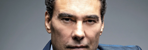 Eduardo Yáñez es denunciado por las redes por comportamiento vulgar