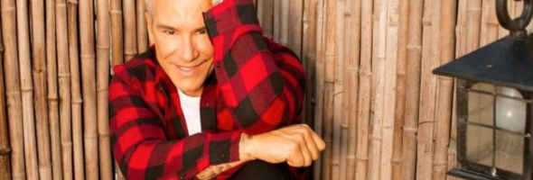 Fernando Carrillo vuelve a desafiar Instagram posando al desnudo
