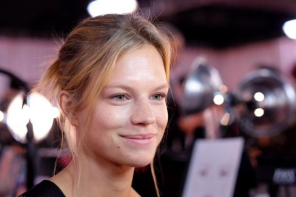 Nadine Leopold sin maquillaje