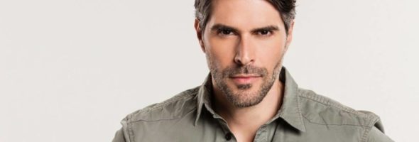 Juan Pablo Llano recibe una agradable sorpresa de su esposa