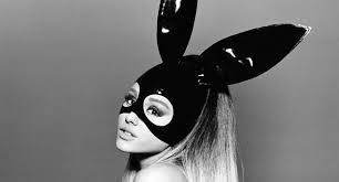 ¿Será que Ariana Grande es bisexual?